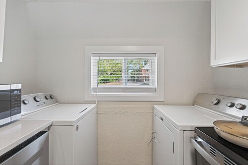 Cozy 1-bedroom in the heart of down town Lawrence