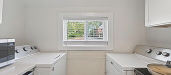 Cozy 1-bedroom in the heart of down town Lawrence