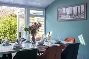 Dining - Spacious Family Getaway Hot Tub, Sauna & Garden (Conwy Principal Area)