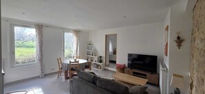 Living area - Beautiful 1-bedroom apartment in Francs perfect for a relaxing stay (Francs)
