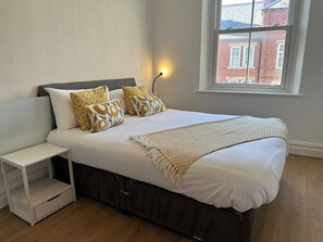 1 bedroom, iron/ironing board, Internet, bed sheets - Central Colwyn Bay 2nd Flr Flat (Colwyn Bay)
