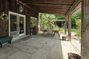 Outdoor dining - Hudson Valley Private Retreat with 3 bedrooms, 2 living spaces, and a pond. (Hillsdale)