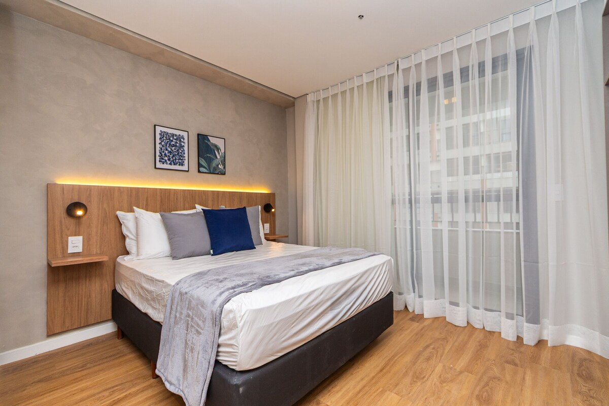 Studio, Lanai | Laptop workspace, WiFi (free), bed sheets