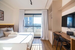 Basic Studio, Lanai | Laptop workspace, free WiFi - 360 Zip Brooklin (São Paulo)