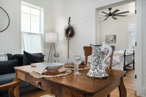 Room - Row Home - Standard Cabin F (Dripping Springs)