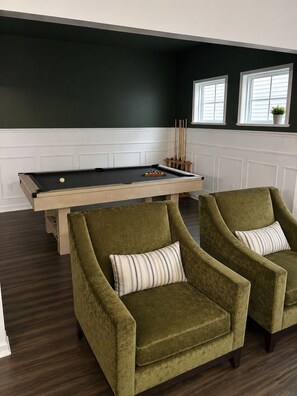 Games room - Spacious 5-bedroom house in lovely Castle Hayne, minutes to wrightsville beach (Castle Hayne)