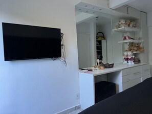 3 makuuhuonetta, silitysrauta/-lauta, ilmainen Wi-Fi, vuodevaatteet
