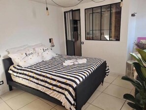 Room - Chambre d'hôtes La Fontaine (Beaumont-du-Ventoux)