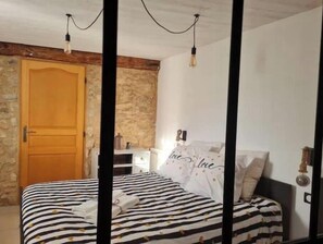 Room - Chambre d'hôtes La Fontaine (Beaumont-du-Ventoux)