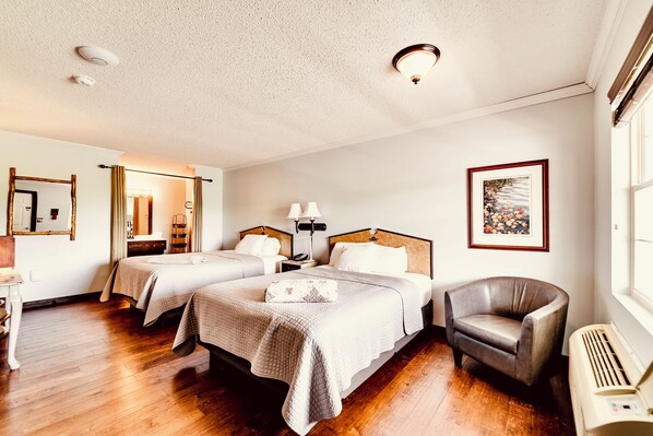 Classic Room, 2 Queen Beds, Non Smoking, Pets allowed