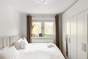 2 bedrooms, iron/ironing board, Internet, bed sheets - GuestReady - Charming London Flat with Balcony (London)