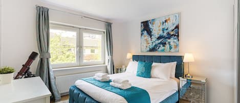 2 bedrooms, iron/ironing board, Internet, bed sheets