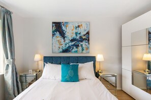 2 bedrooms, iron/ironing board, Internet, bed sheets - GuestReady - Charming London Flat with Balcony (London)