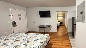 Iron/ironing board, free WiFi, bed sheets - Studio 6 Greenville, SC (Greenville)