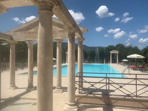 Duplex B en Rez de parc, 4 adultes en résidence de tourisme avec piscine
