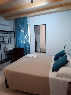 Superior-Doppelzimmer, Balkon, Stadtblick | Kostenloses WLAN