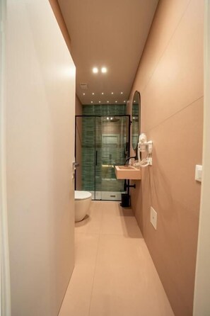 Design Double Room, Balcony, City View | Bathroom | Slippers
