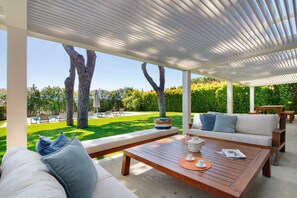 Outdoor dining - Villa 'Nine' with Private Pool, Wi-Fi and Air Conditioning (Almancil)