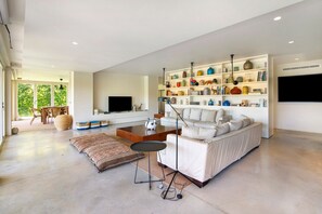 TV - Villa 'Nine' with Private Pool, Wi-Fi and Air Conditioning (Almancil)