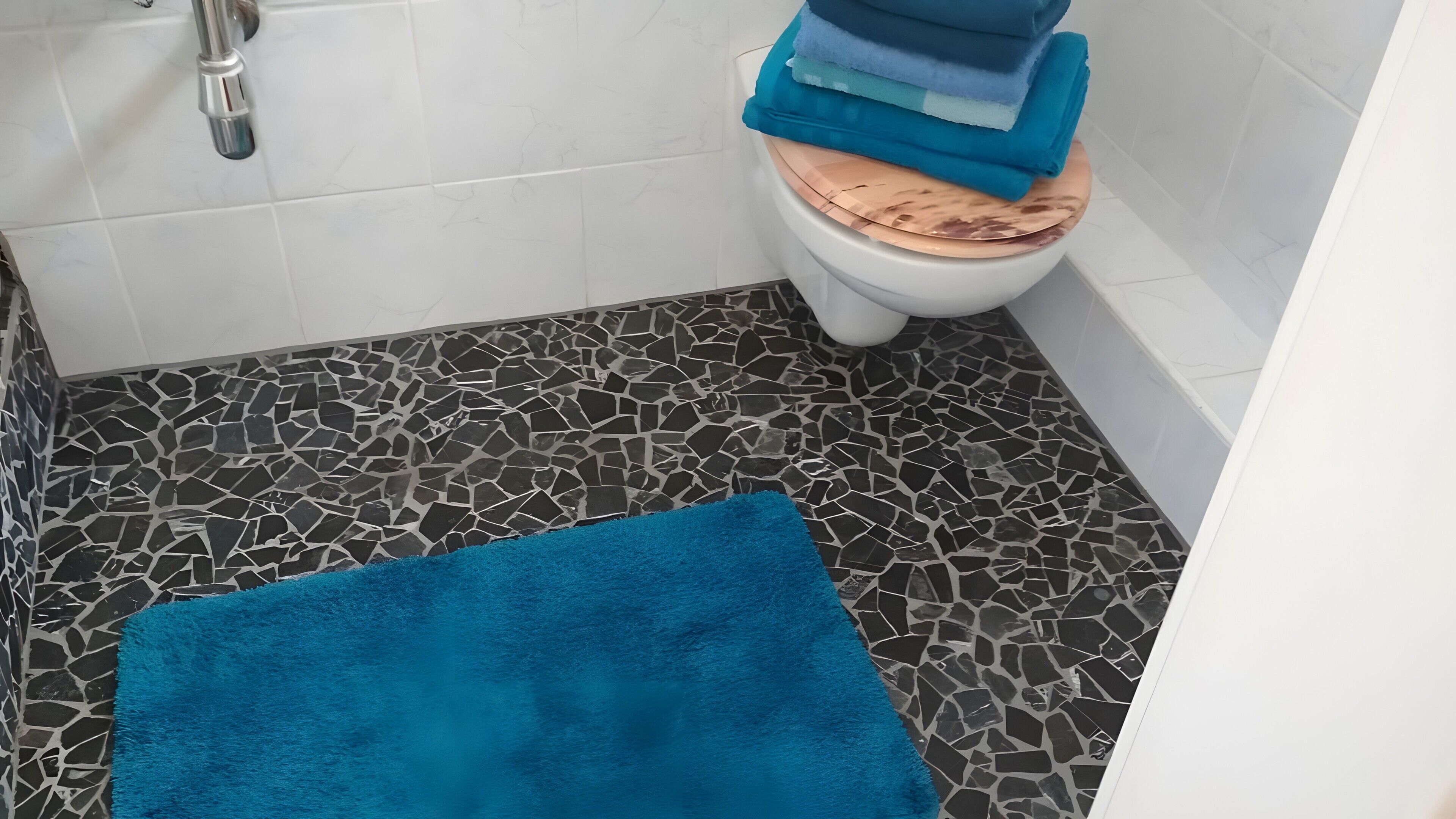 Douche, sèche-cheveux, serviettes fournies