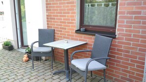 Outdoor dining - Modern Apartment for 2 Guests (35 m²) in Bad Eilsen (Bad Eilsen)