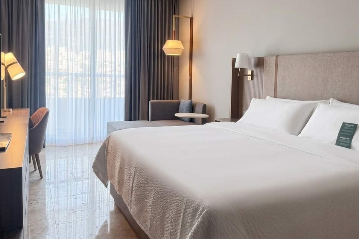 Chambre Standard, 1 trĂšs grand lit, accessible aux personnes malentendantes, non-fumeur