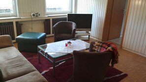 Living area - Apartment "For 4 Guests, 75 m²" with Shared Garden and Wi-Fi (Heeßen)