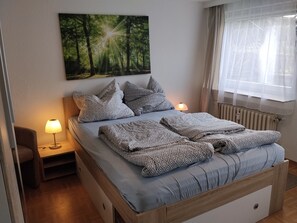 1 bedroom, WiFi, bed sheets - Apartment "For 4 Guests, 75 m²" with Shared Garden and Wi-Fi (Heeßen)