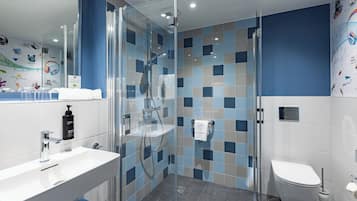 Standard Room, 1 Queen Bed (Canal View) | Bathroom