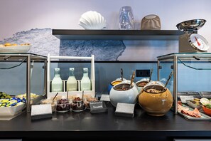 Desayuno buffet todos los días (con cargo) 