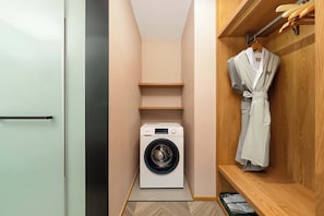 Suite (Washer) | Gebar bulu kapas, meja, langsir/tirai gelap terus, kalis bunyi 