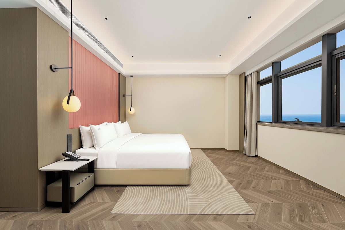 Suite | Edredón, escritorio, cortinas blackout y insonorización
