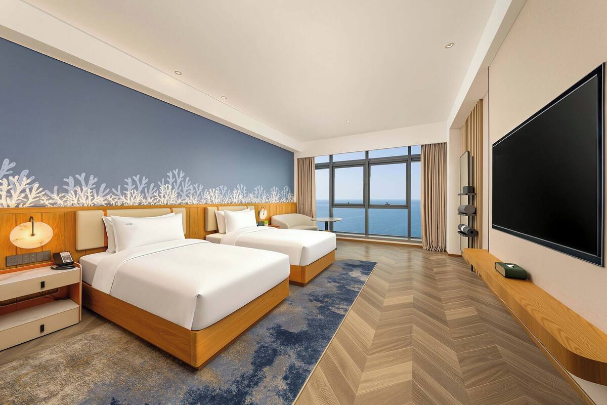 2 Twin Premium Sea View | Down duvets, desk, blackout curtains, soundproofing