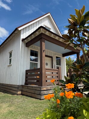Exterior - Row Home - Standard Cabin G (Dripping Springs)