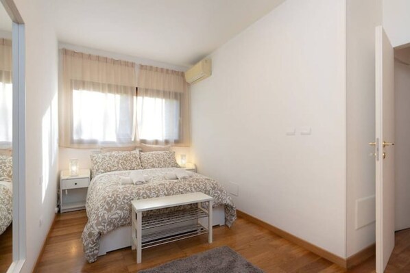 1 bedroom, WiFi, bed sheets