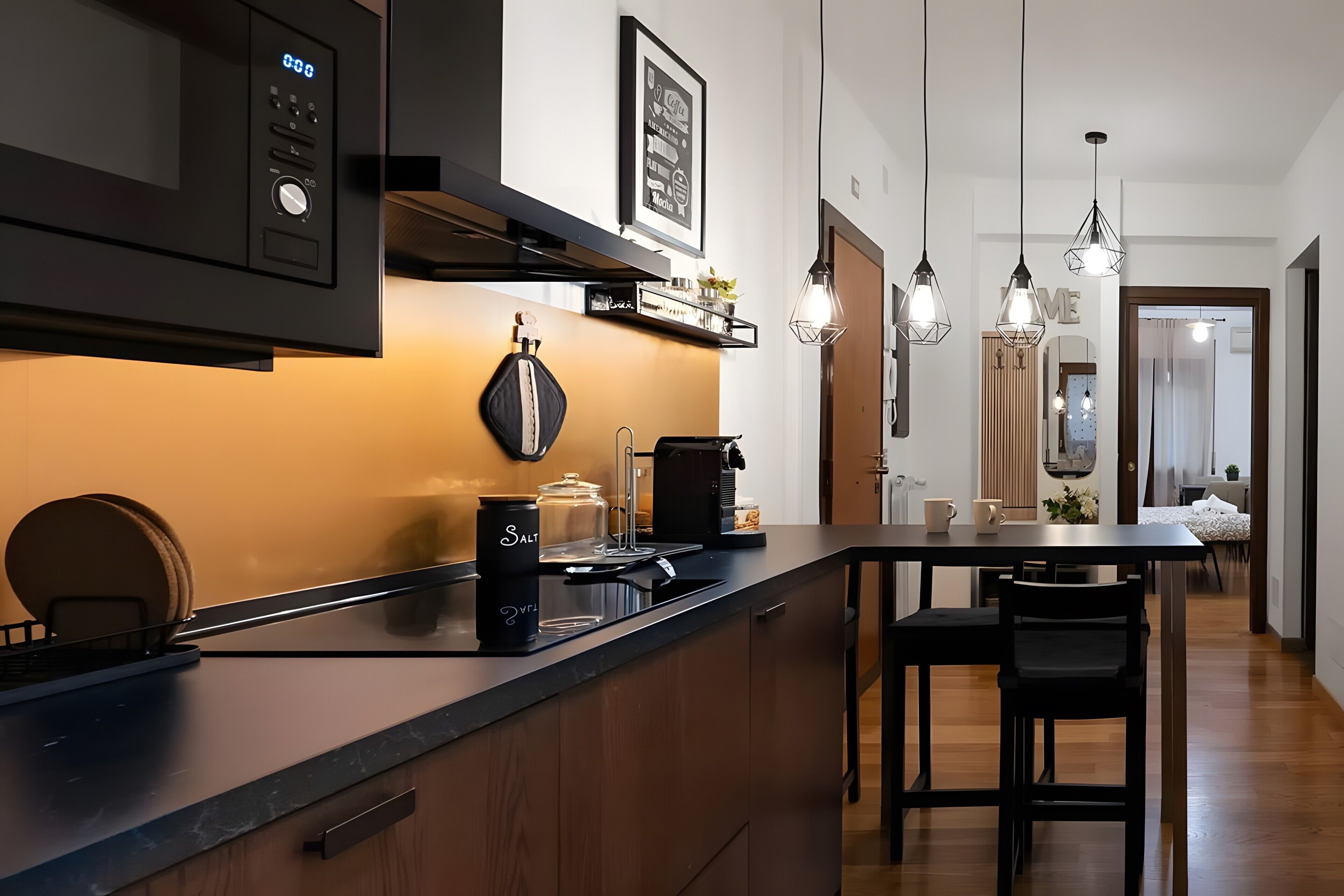Réfrigérateur, micro-ondes, plaque de cuisson, lave-vaisselle