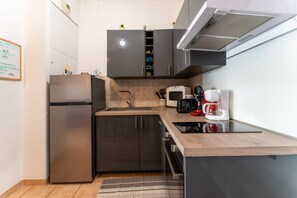 Kühlschrank, Mikrowelle, Ofen, Geschirrspüler