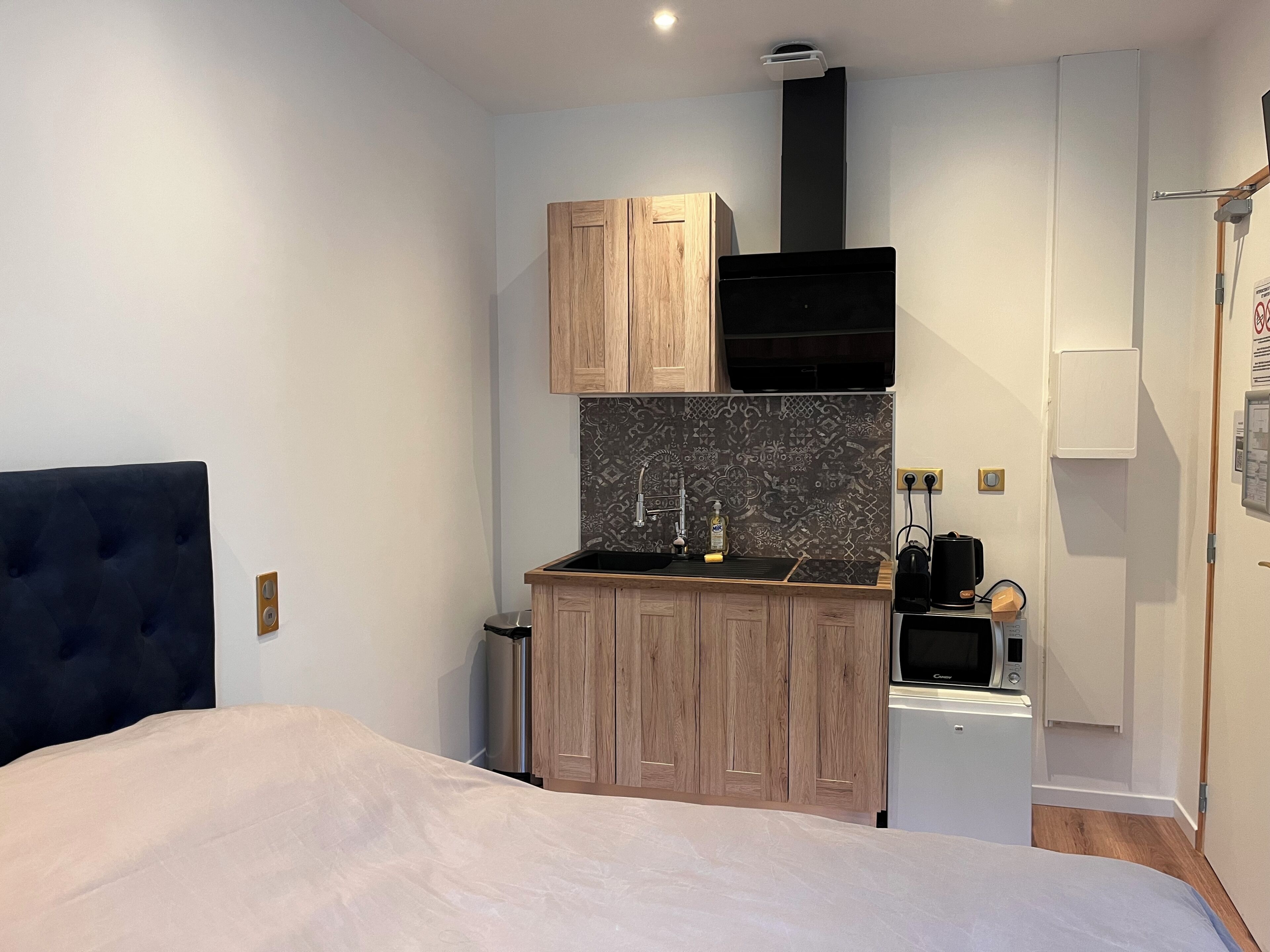 1 habitación, tabla de planchar con plancha, wifi y ropa de cama 