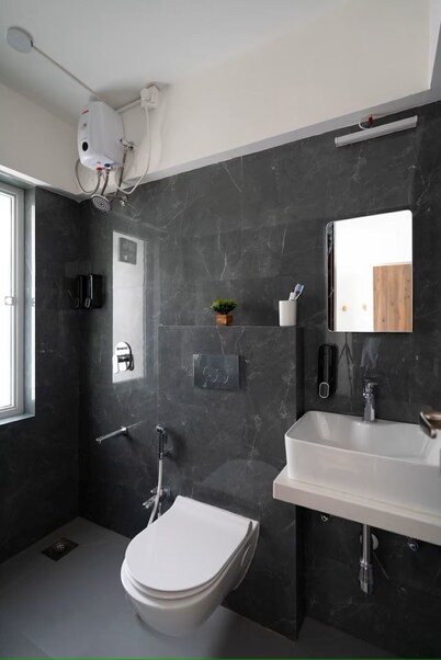 Vibrant, Elegant 2bhk Apt near BKC / Gym Access
