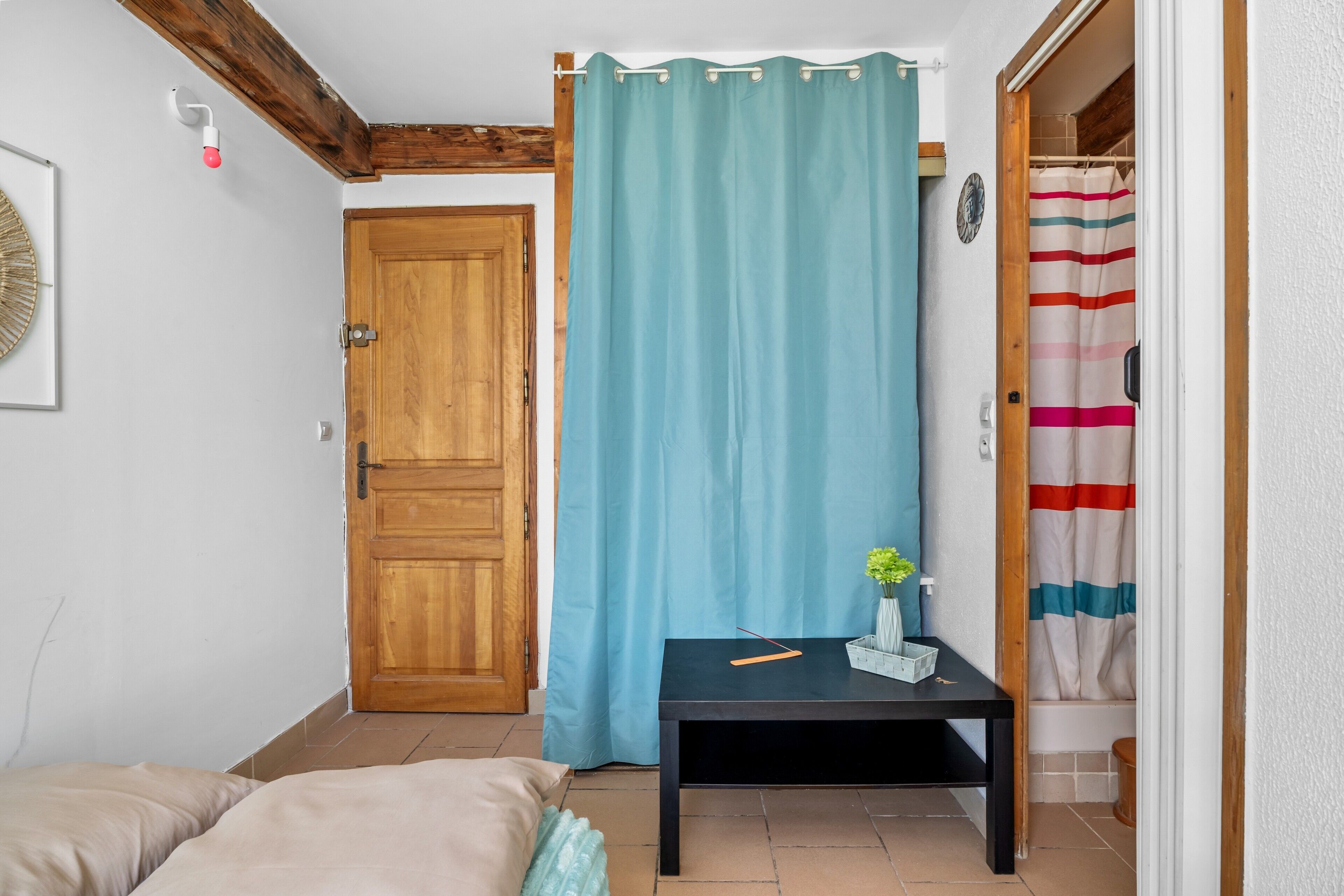 1 bedroom, bed sheets