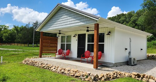 5 Charles Farms #4 - NEW CABIN - Wineries, Hiking, and Camp Cana