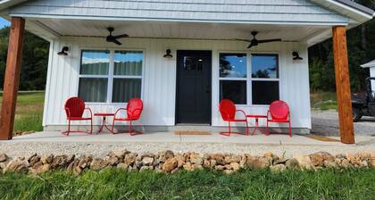 5 Charles Farms #4 - NEW CABIN - Wineries, Hiking, and Camp Cana
