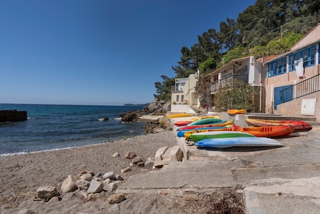 On the beach. Studio 'Jeux de boules 6' with Sea View
