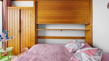 1 habitación y ropa de cama
