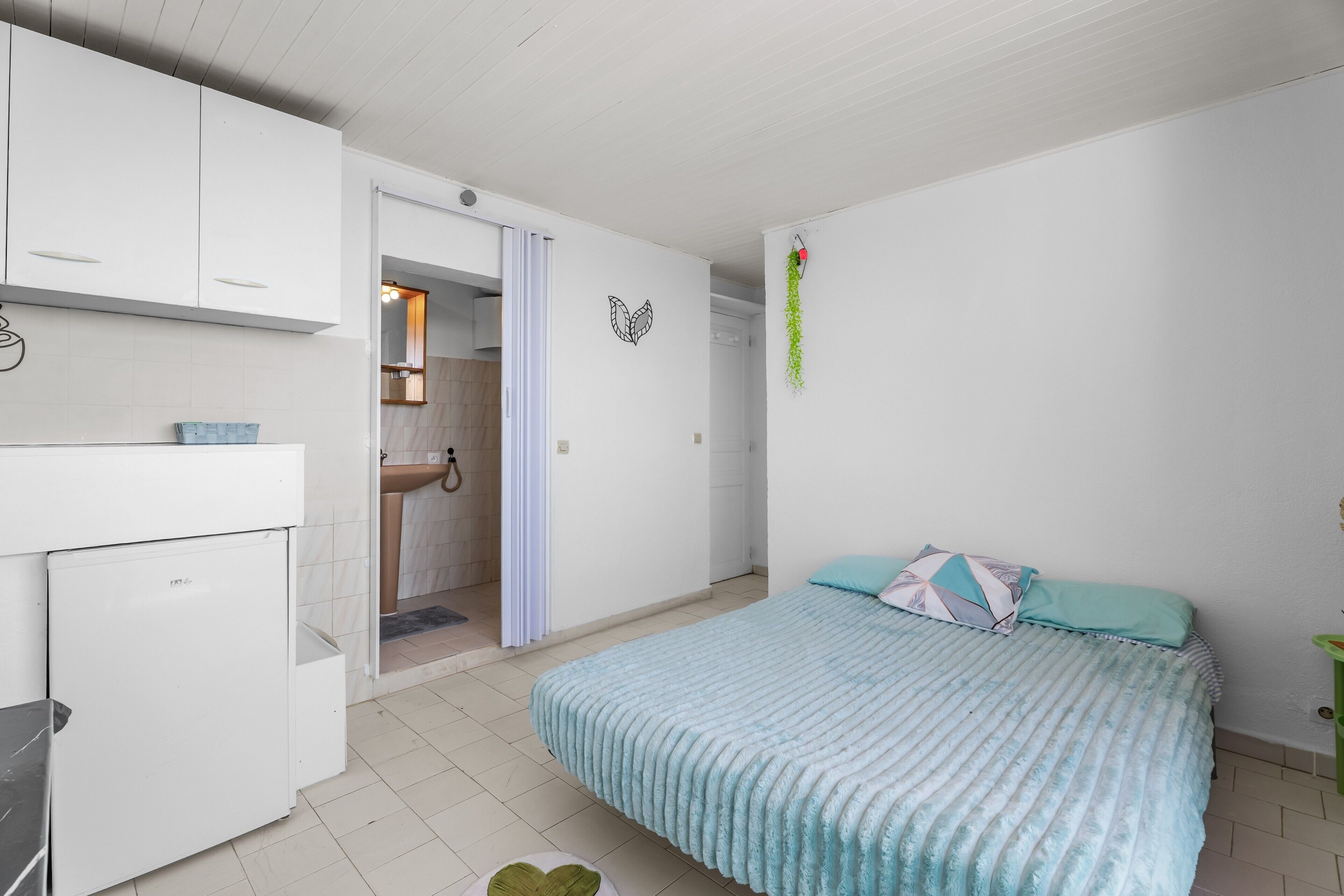 1 habitación y ropa de cama 