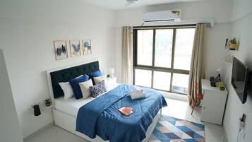 2 bedrooms, iron/ironing board, WiFi, bed sheets