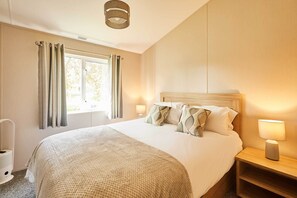 3 bedrooms, desk, iron/ironing board, WiFi - Host & Stay | Hoganwoods Lodge (Wooler)