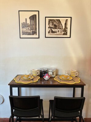 Dining - The Yellow Nest Apartment in Trastevere (Roma)