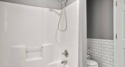 The Swish & Stay l Cozy 2BR I 15m to RRG I Wi-Fi