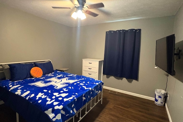 2 bedrooms, iron/ironing board, WiFi (free), bed sheets